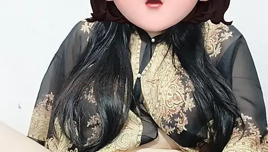 Тинка трахает пальцами ее розовую мокрую киску