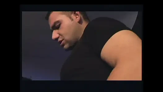 Сексуальную горячую грудастую милфу трахнул и кончил в рот огромный винтажный член