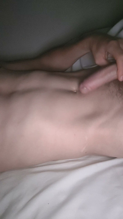 You want to cock me in your mouth
I touch myself on my bed