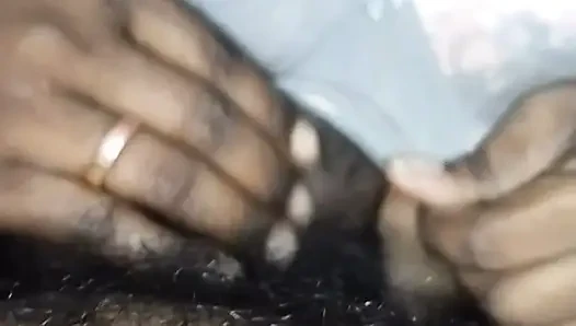 Pelacur India yang sudah menikah mengisap kontol rekan kerja