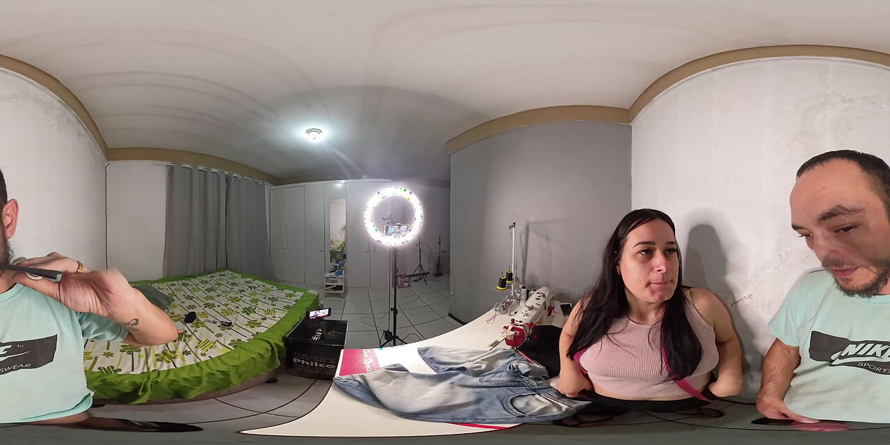 Seamstress bị khách hàng kích thích trong đồ lót