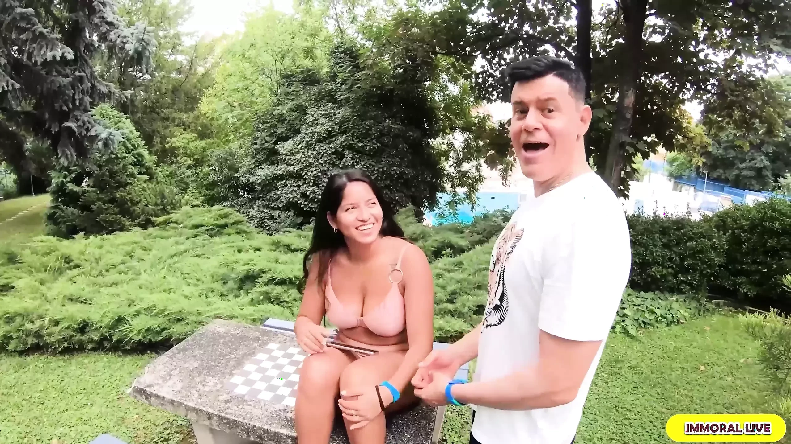 Porno Dan, Amy Brooke और Holly Taylor के तंग छेदों को चोदता है!