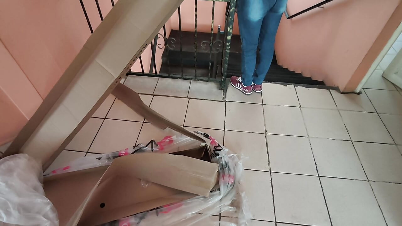 Aproape ca am fost descoperiti! Fac sex cu soția vecinului în fiecare zi