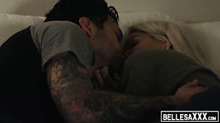 男と官能的なファックをするおいしいelsa jean adores