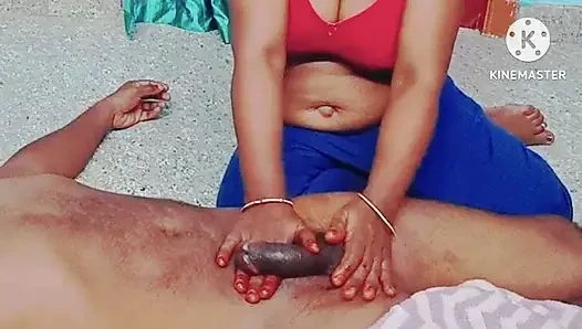 Gadis toket besar panas memberikan layanan pijat kontol dengan handjob di pusat pijat - mengisap payudara besar dengan erangan keras