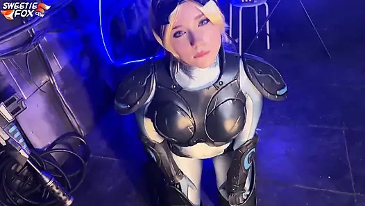 Geile nova aus Starcraft lutscht schwanz und schluckt sperma