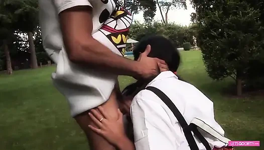 Orgie-cosplay-fick mit blonder schlampe und brünetten zwillingen