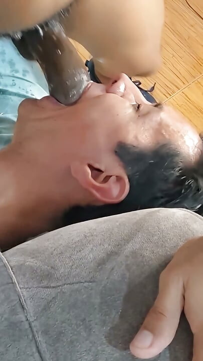 Deepthroat mọng nước không ngừng