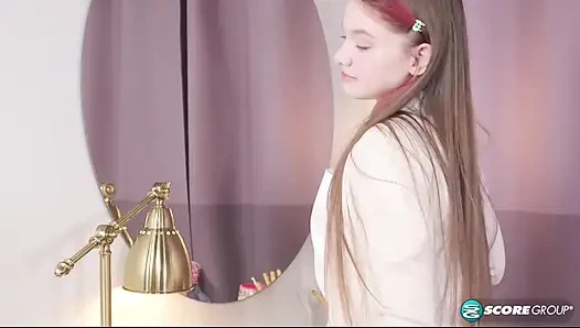 Vivi siswi sange ini lagi asang muasin memeknya pakai dildo sampai muncrat banyak banget pulang kelas
