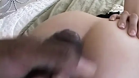 Идеальная брюнетка с маленькими сиськами, камшот на задницу от большого черного члена