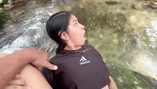 Pelacur Sara Suka Pacar Seks Temannya Untuk Menidurinya Pantatnya.