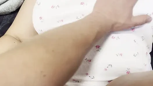 Aku mergokin gadis nakal lagi asik masturbasi dan ngentot memeknya habis-habisan