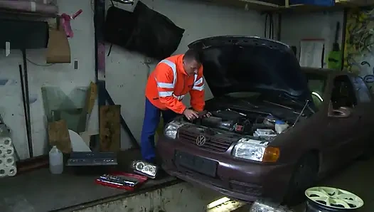 Big boobs blonde fucking whit car mechanic on the car...cum in mouth