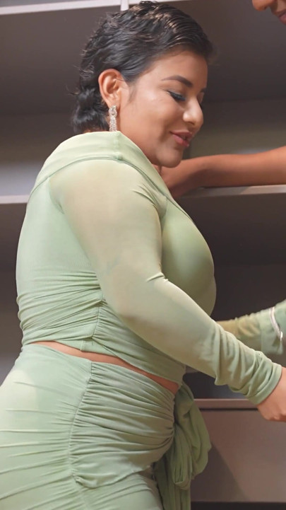 Ο αρχηγός της ομάδας με γαμάει δυνατά με το τεράστιο BBC του! | Κλιπ 1