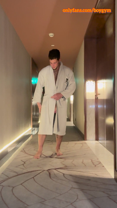 My Big Cock In The Hotel, People Can Discover Me