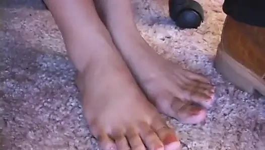 Cewek Asia mungil dientot memeknya enak sama pria kulit hitam