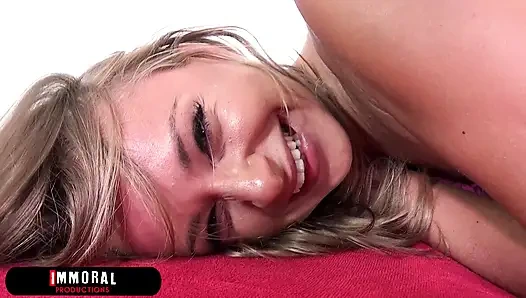 Porno dan elinde boşalıyor gibi Ivana için çoklu orgazm!