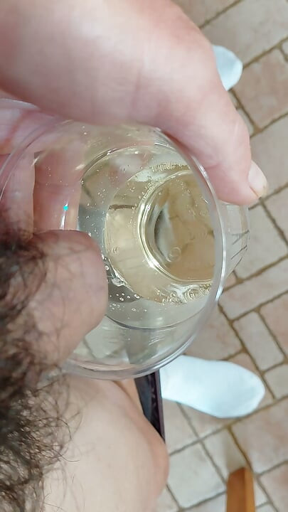 Aku minum pipisku