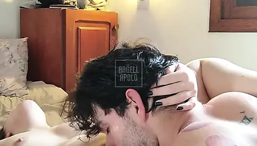 Ich lutsche die rosa muschi meiner stiefschwester, bis sie schön kommt und stöhnt teil 2