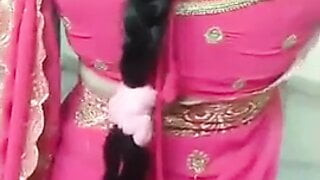 Aunty saree remove