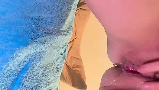 Milf fucks herself with all her toys until she squirts