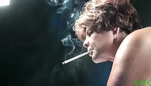 Kette rauchende oma masturbiert und posiert
