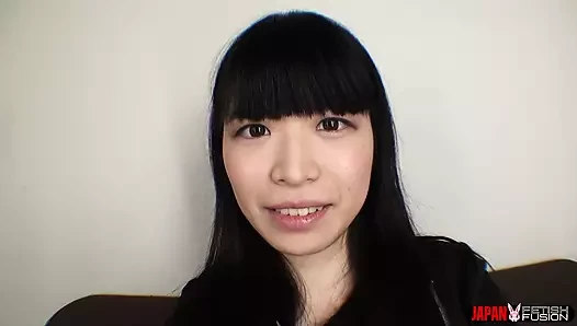 Amateur-mädchen-serie amateur yukaris selfie von ihrer zunge und in ihrem mund