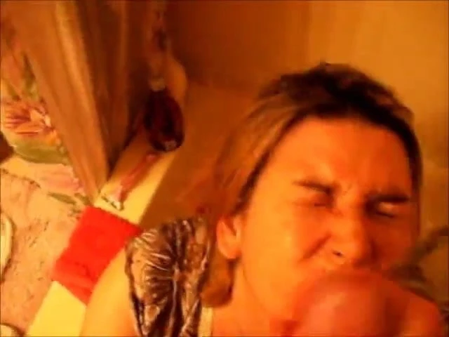 Sexy amatuer slut wants a facial!