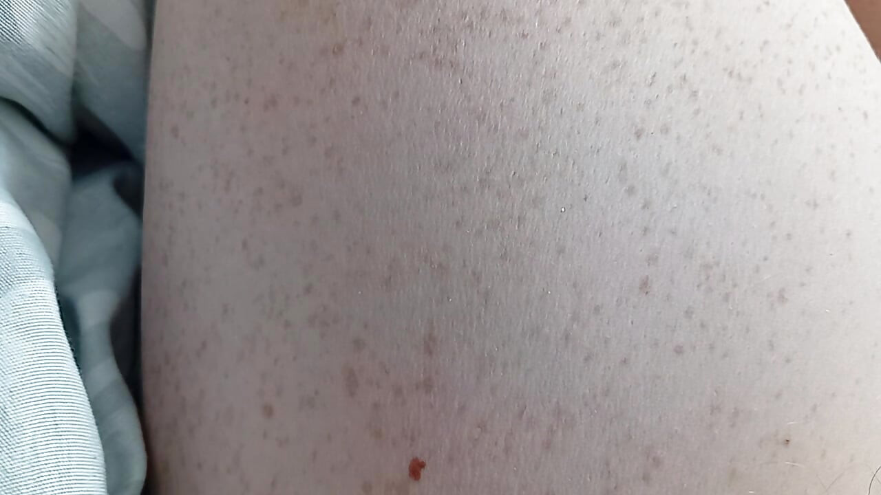 Showing my body : red pussy, lying on the sofa