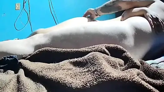 Зрелая крикушка просит мой член в ее задницу