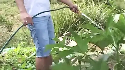 Amazingly hot sex in the garden