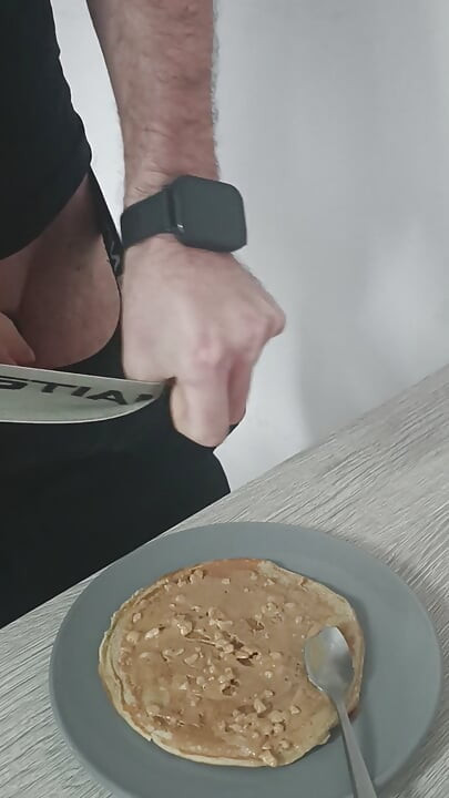 Hand Free Cum In A Pancake