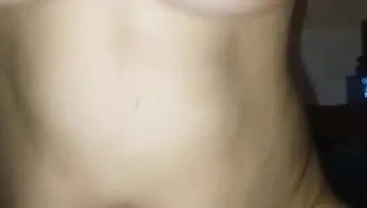 Pürüzsüz vücutlu amcık dar iç çekiyor harika Asyalı kadın