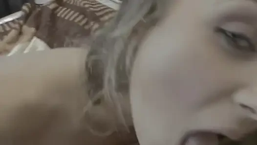 Sicak Kiz Penisini Emiyor Ve Islak Vajinasini Aliyor