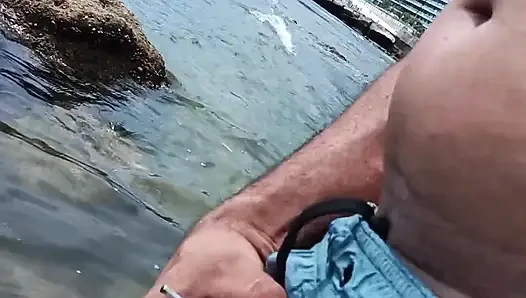 Plajda Ve Insanların Önünde Sertleştim