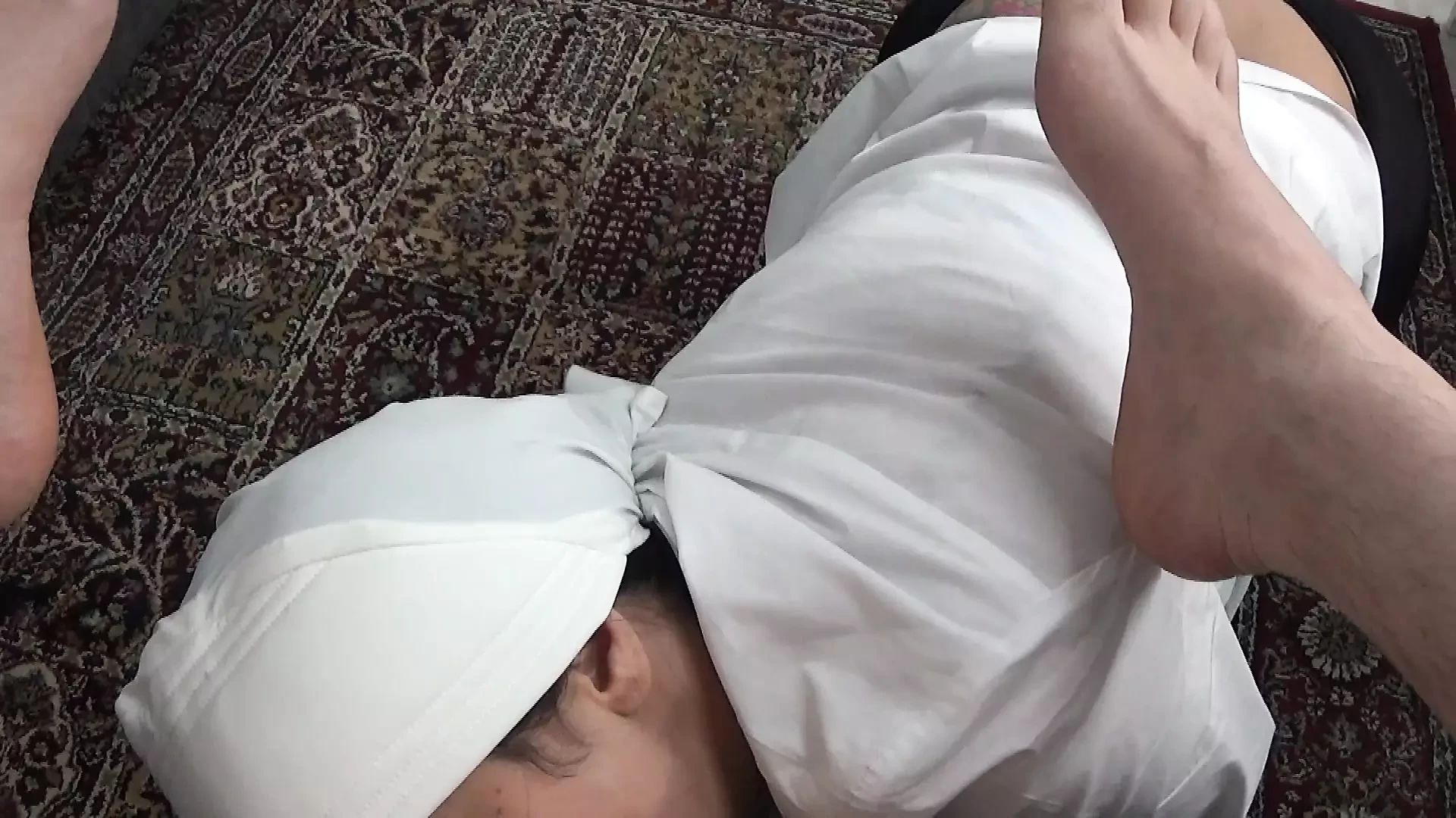 Znovu jsem ošukal svou nadrženou arabskou macechu, zatímco můj táta je v práci