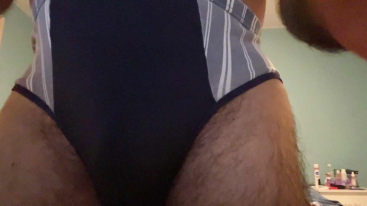 Earl Smile Bedroom Selfie Ball Massage with Deep House Beats