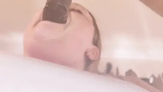 Amatör iri güzel kadın ıslak sakso ve boşalma