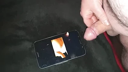 Karımın göğüsleri üzerinde büyük haraç.
