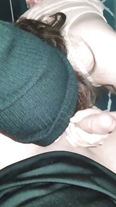 可爱的印尼女友像婊子一样吸我的鸡巴并被狠狠操