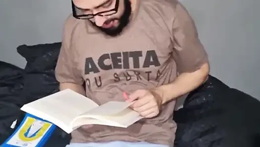Plan satış kadını müşteriyi baştan çıkarıyor, satış için taktikler kullanıyor