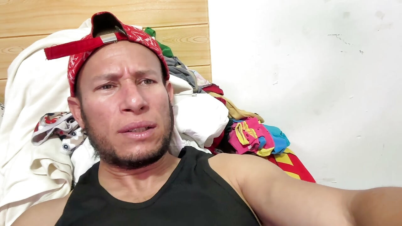 La psicóloga llega a la casa de su cliente y las cosas empiezan a ponerse sensuales.