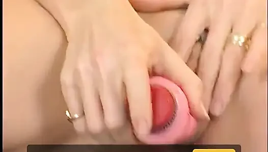 Pelacur bertato masturbasi