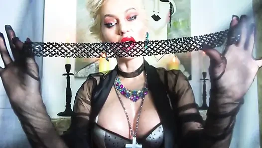 Mushy Kisses Mesmerize