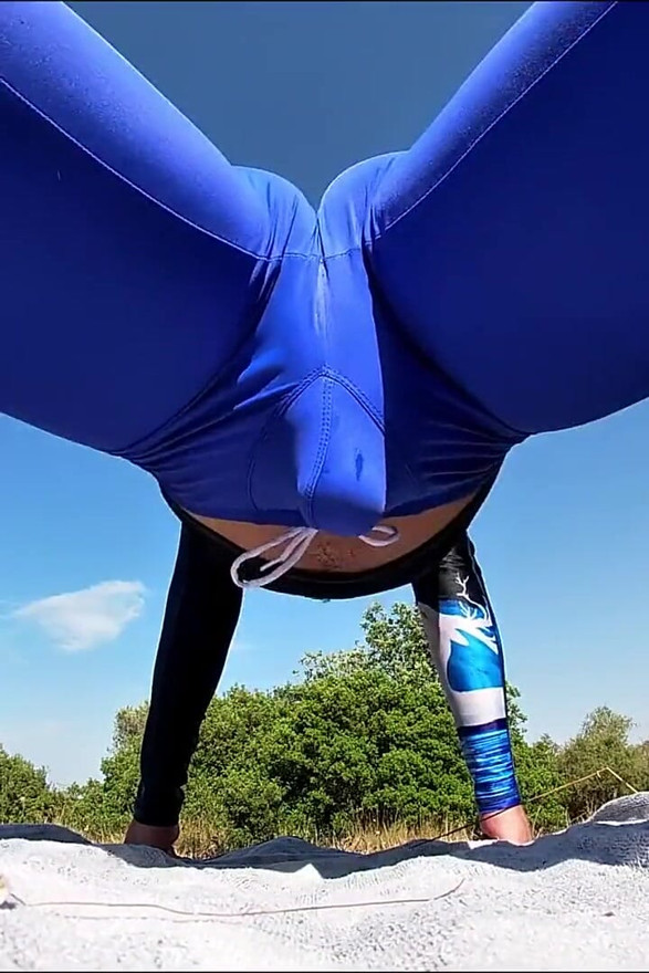 Me corro sin quitarme el spandex después de trabajar cachonda en polainas