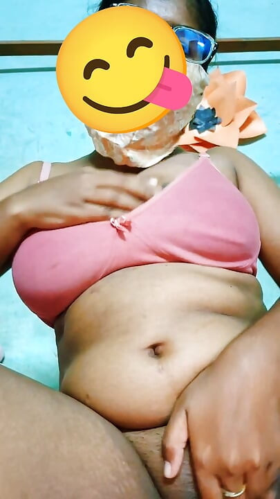 Desi chubby teen fingaring wet pussy