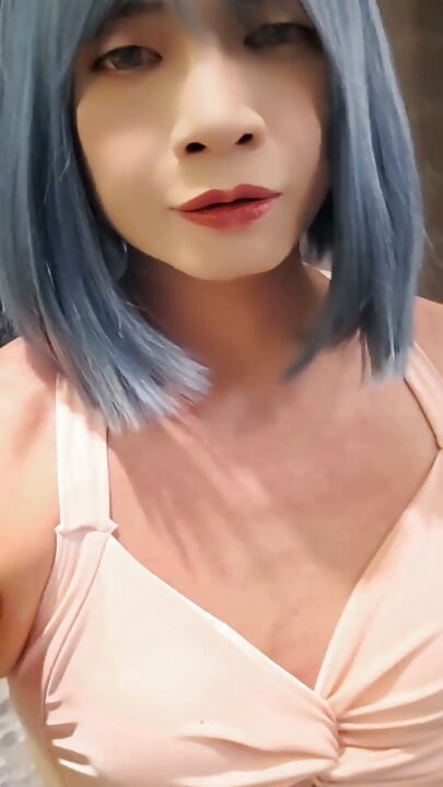 함정 팅쉬안은 수영복과 하이힐을 신고 자위한다