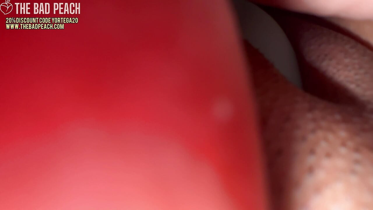 彼女のきつい膣が噴き出すエクストリームエクスパンダーおもちゃ