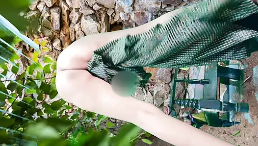 Indisches schulmädchen im freien ficken. schulmädchen macht erstmals sex mit bösem jungen im tiefen dschungel