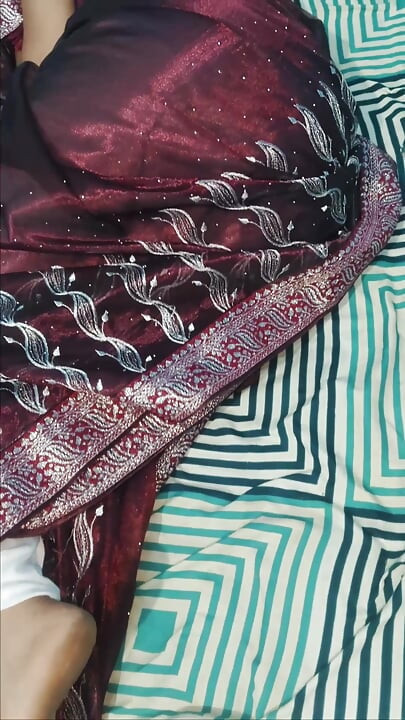 Bhabhi ki hard chudai kardi reel banane ke bahane me